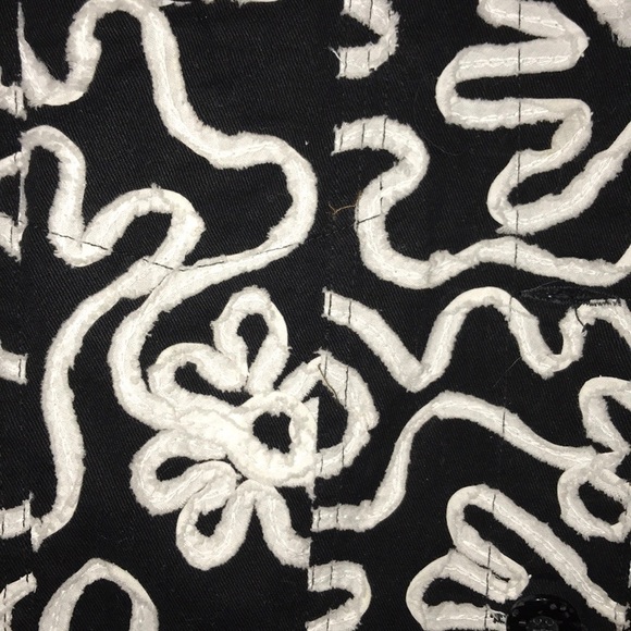 LifeStyle Top/Jacket with Abstract Design - Picture 4 of 6